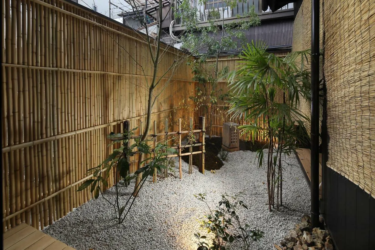 Kanade Kyoto-Hachijoguchi 0*,  Japonsko